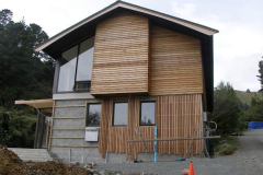 The end wall is almost finished. Simon has yet to begin his stonework.