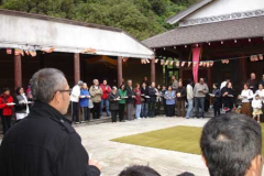 The faithful laity line the cloister ready to offer pindapat to the monks.