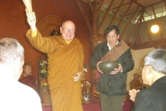 Ajahn Tiradhammo joyfully sprinkling holy water over the assembled crowd of monastery supporters. Sadhu sadhu sadhu.