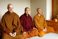 The Sangha visits venerable Thitavijjos at the end of his self-retreat in the hermitage kuti.