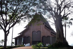 The back of the main sala at Ratanawan with an ancient bodhi tree at right.