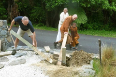 How many samanas does it take to pull one post? There was a plan to have lights on top but it was agreed as not necessary.