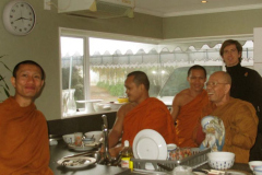 A happy breakfast kitchen at Wat Patum Napier.