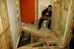 The emerging new bathroom in the Chao Khun kuti.