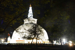 Mahathupa (Ruwanwelisaya) built about 140BC. One of the worlds tallest monuments at 103m.