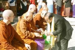 Mr Som wishing the monks a happy and fruitful new year.