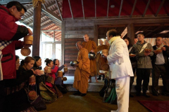 Luang Por Poi leads the Sangha.