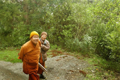 Ajahn Pum and Venerable Kusalacitto make their way up to the Bhikkhu Vihara.