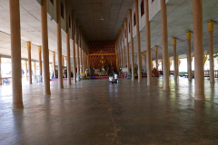 The main hall at Wat Tham Sang Phet.