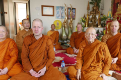 The Bodhinyanarama sangha visits Luang Por Poi.