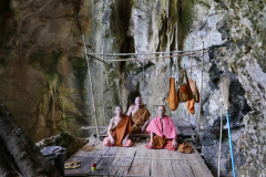 Thai tudong: a day spent meditating in a set of caves.