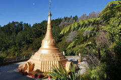 Late afternoon sun and the full moon of Magha shine on the stupa.