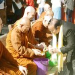 Mr Som wishing the monks a happy and fruitful new year.