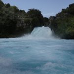 A few kilometers up from the rapids is the Huka falls which flows at about 300000 liters per second. Whoooosh.